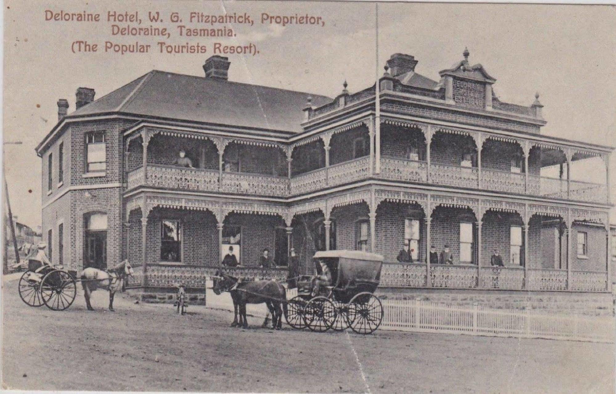 Deloraine Hotel Exterior foto